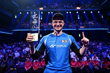 法国车手基利安·迪蒙在布拉格第2轮比赛中取得胜利后，又在东京举行的第3轮比赛中斩获冠军。然而，他与并列第二名的三位车手仅有一分之差，这场决赛注定会成为一场史上最惊心动魄的国家杯争夺战！