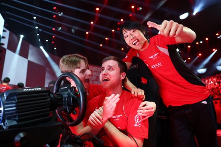 Team mates from differing countries, age, and even language come together to aim for victory. The power of teamwork is the essence of the Manufacturers Cup. 