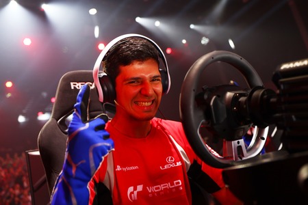 紧随其后的车厂杯首轮比赛中，伊戈尔·弗拉加凭借全程稳定的表现摘得桂冠，为Lexus车队在赛季总冠军的争夺中奠定了坚实基础。