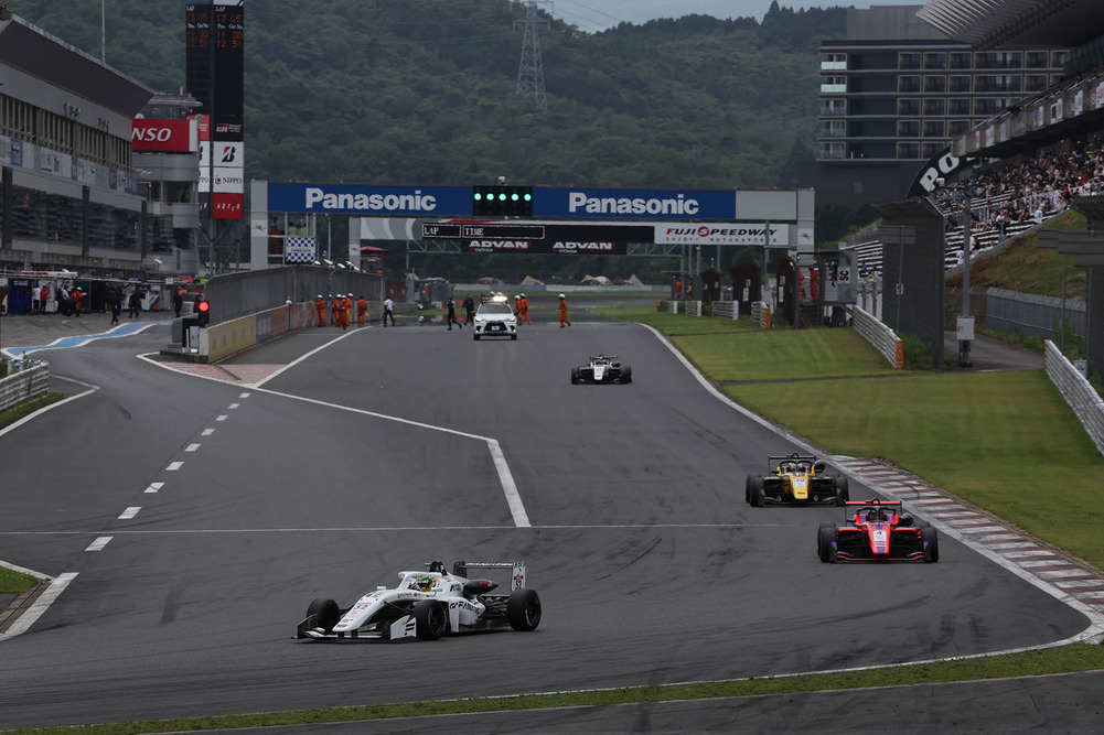 第10轮的结果令人沮丧。尽管弗拉加在开局时提升了一个名次，但最后又跌回第9