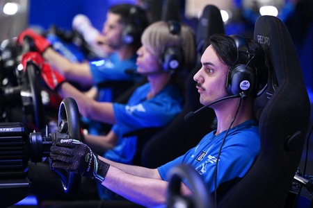 In the Nations Cup, the same set of drivers compete in all races of the season. The character of each driver is much more noticeable in the turn of events.