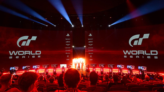 2023年世界总决赛的车厂杯赛场，所有顶尖车手齐聚一堂。